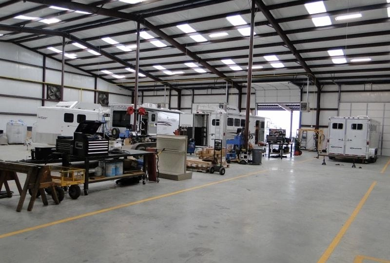 Read more about the article Protecting Your Investment: A Guide to Horse Trailer Maintenance