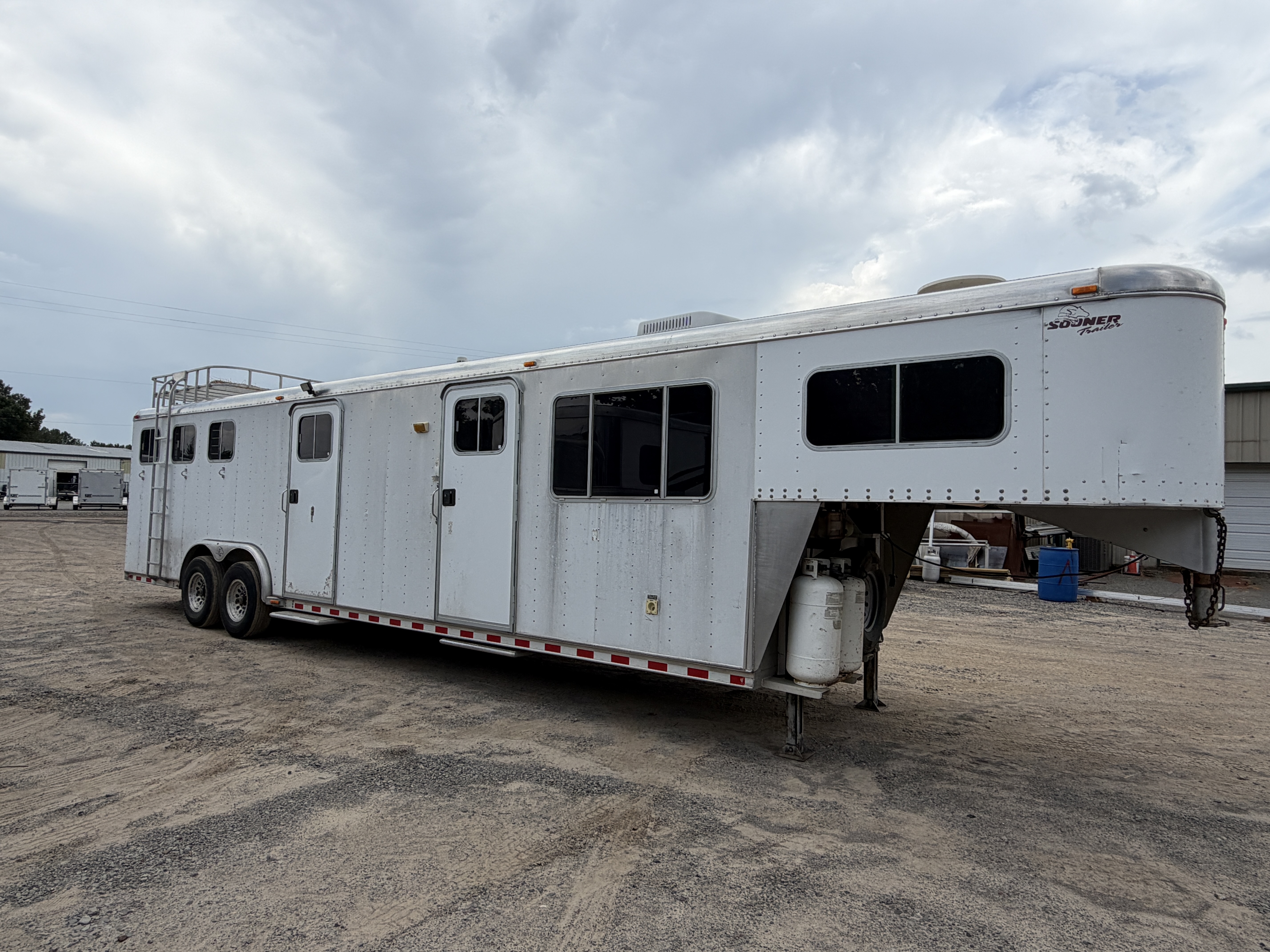 Trailer Photo 2
