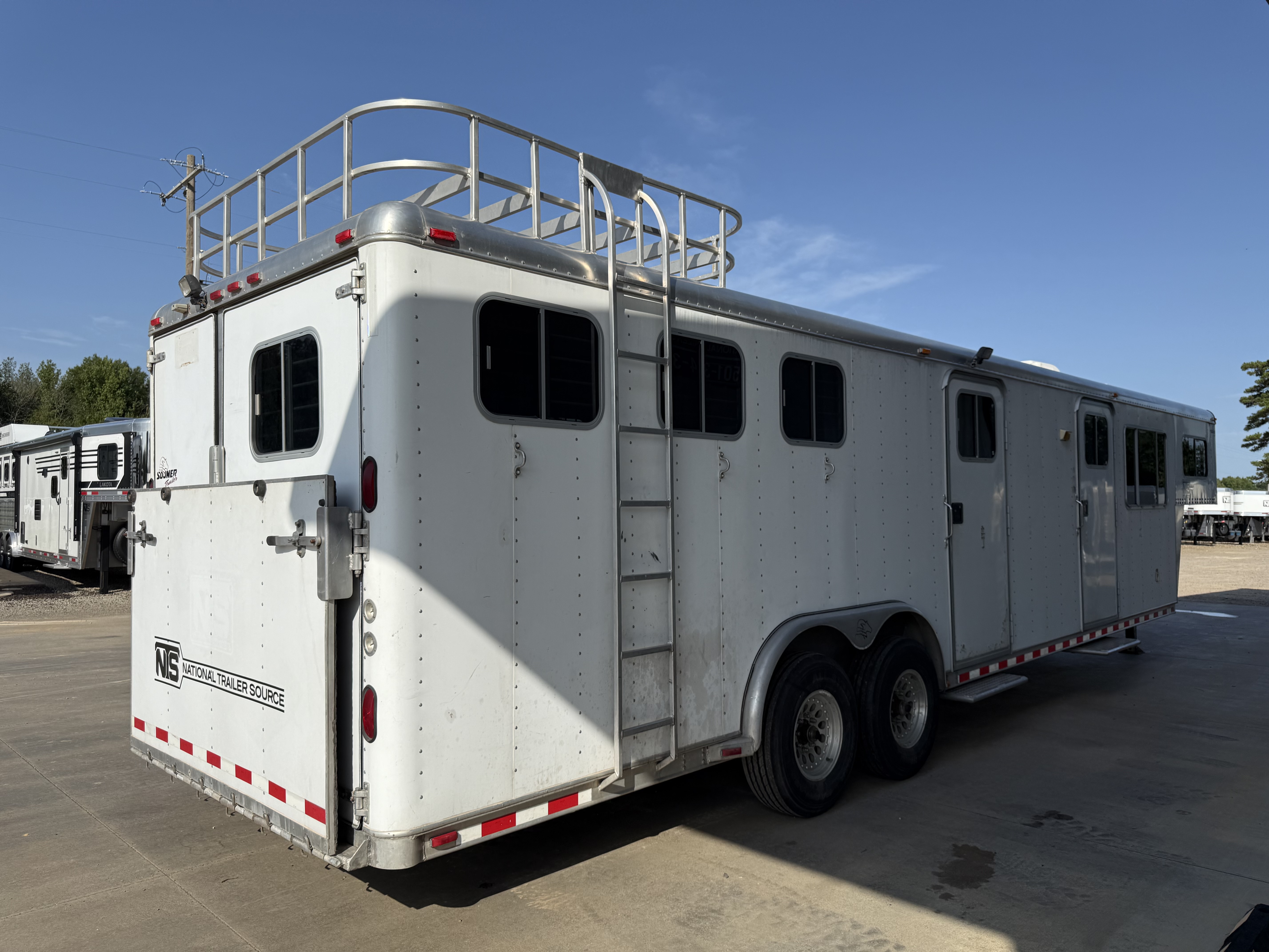 Trailer Photo 10
