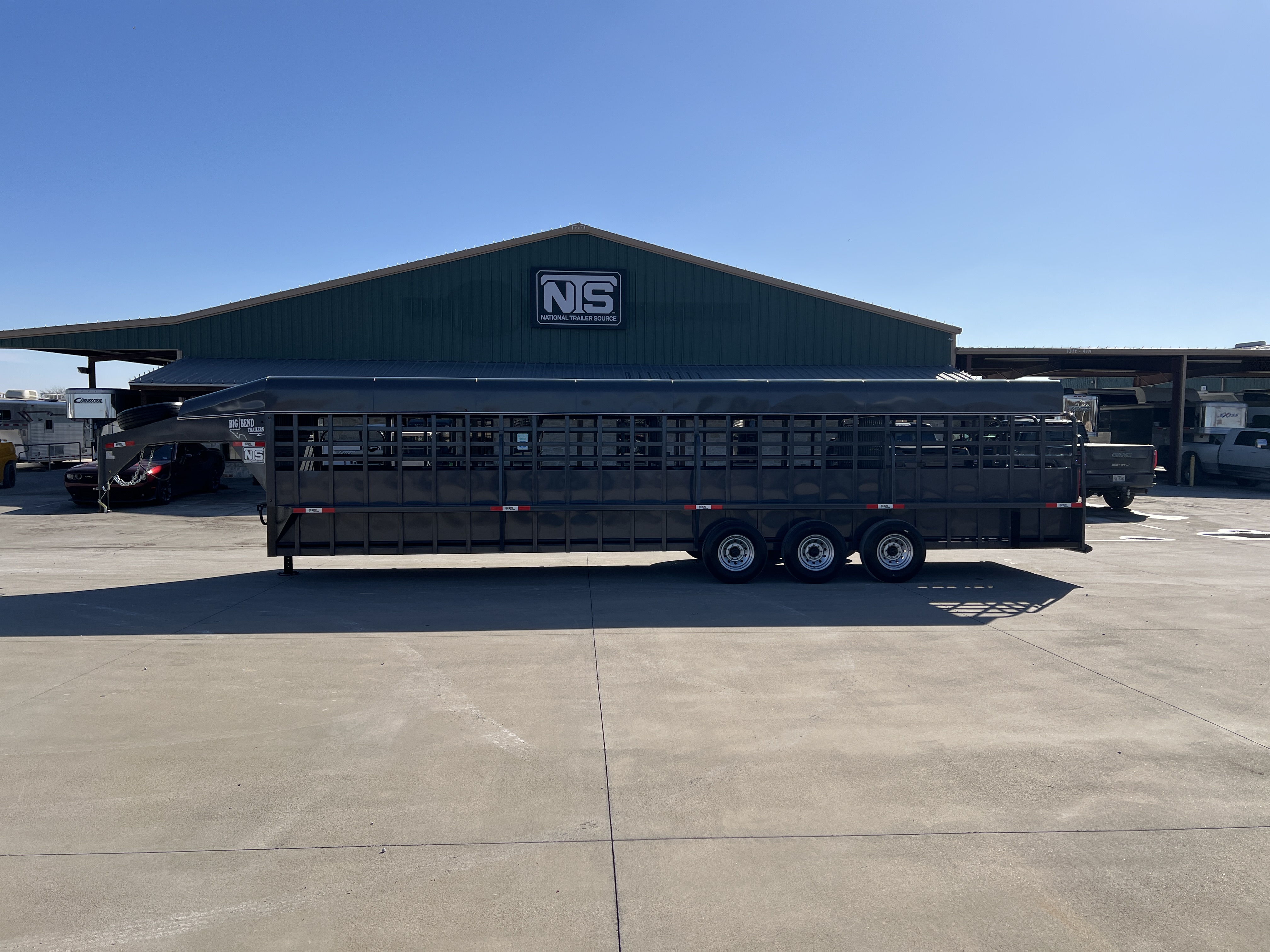 2026 Big Bend 32' Livestock Gooseneck Trailer