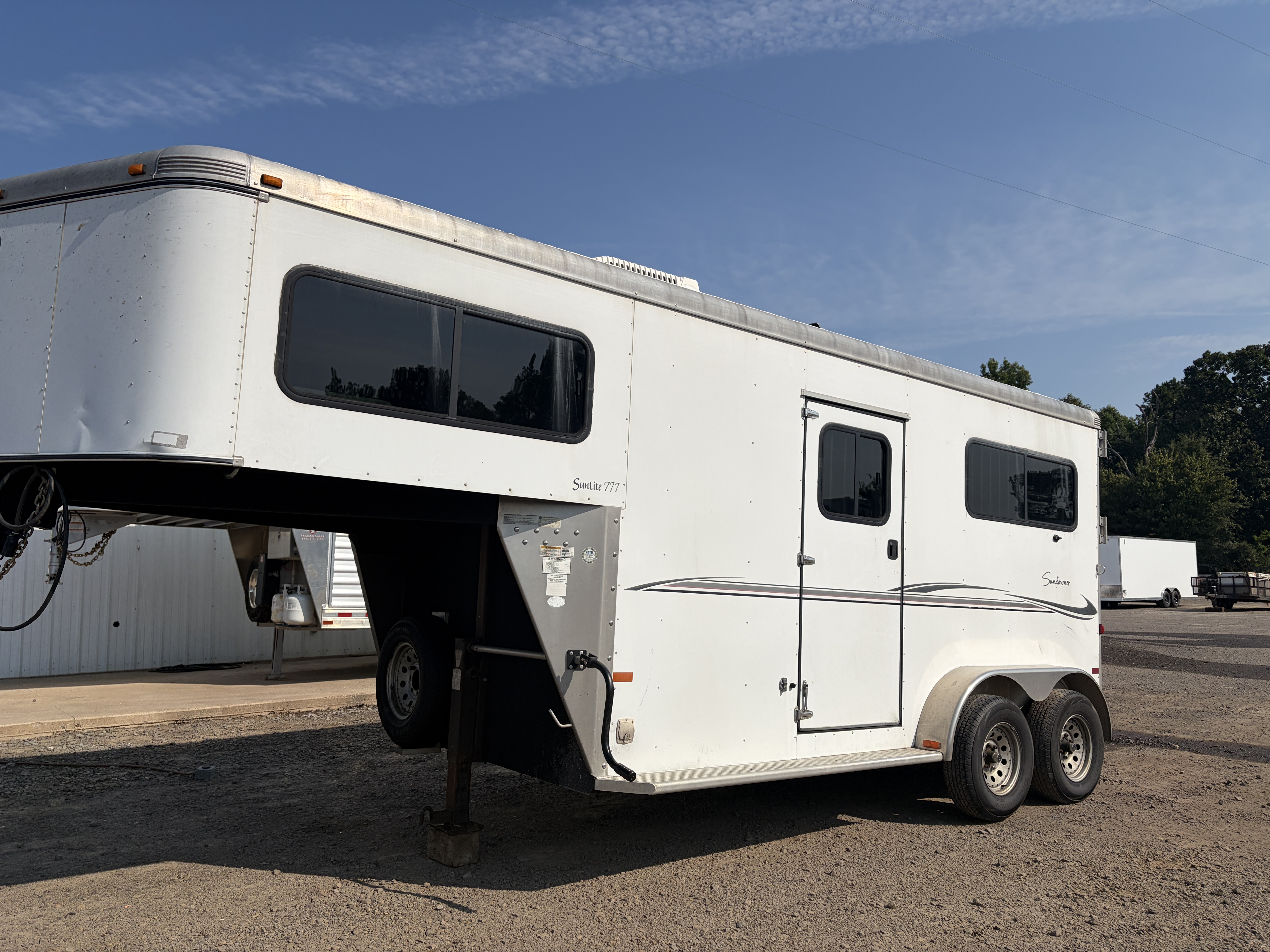 2007 Sundowner 2 Horse Straight Load Gooseneck Trailer